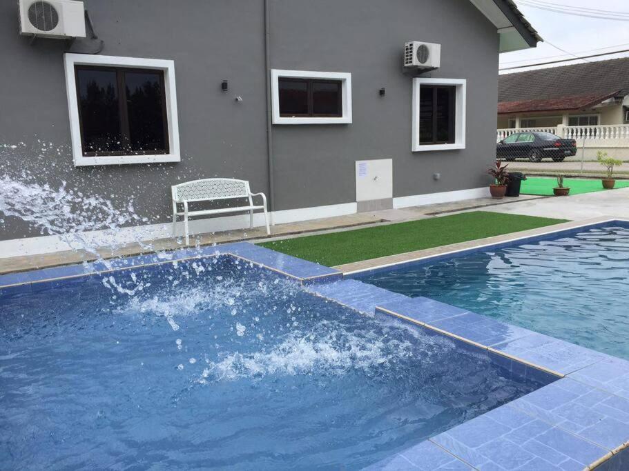 Melaka Beach Villa Kelebang Besar Экстерьер фото