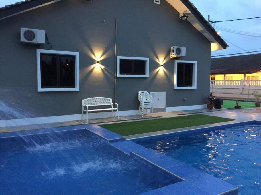 Melaka Beach Villa Kelebang Besar Экстерьер фото